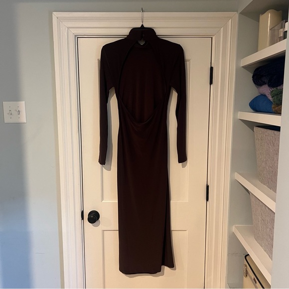 BNWT Aritzia Wilfred Remedy Long Sleeve OpenBack Dress, Rich Mocha Brown, Medium - Picture 3 of 4